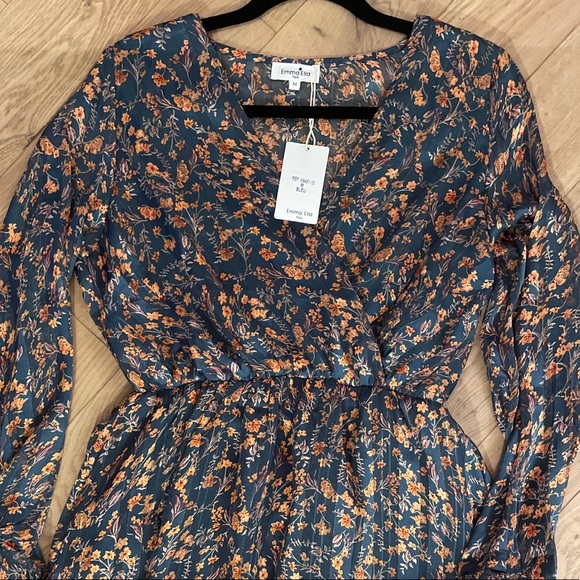 Emma Ella Paris Dress - Picture 3 of 3